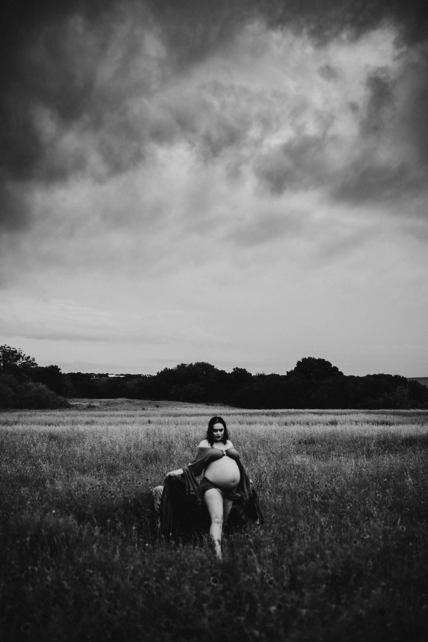 Michigan Based - Motherhood and maternity photographer.