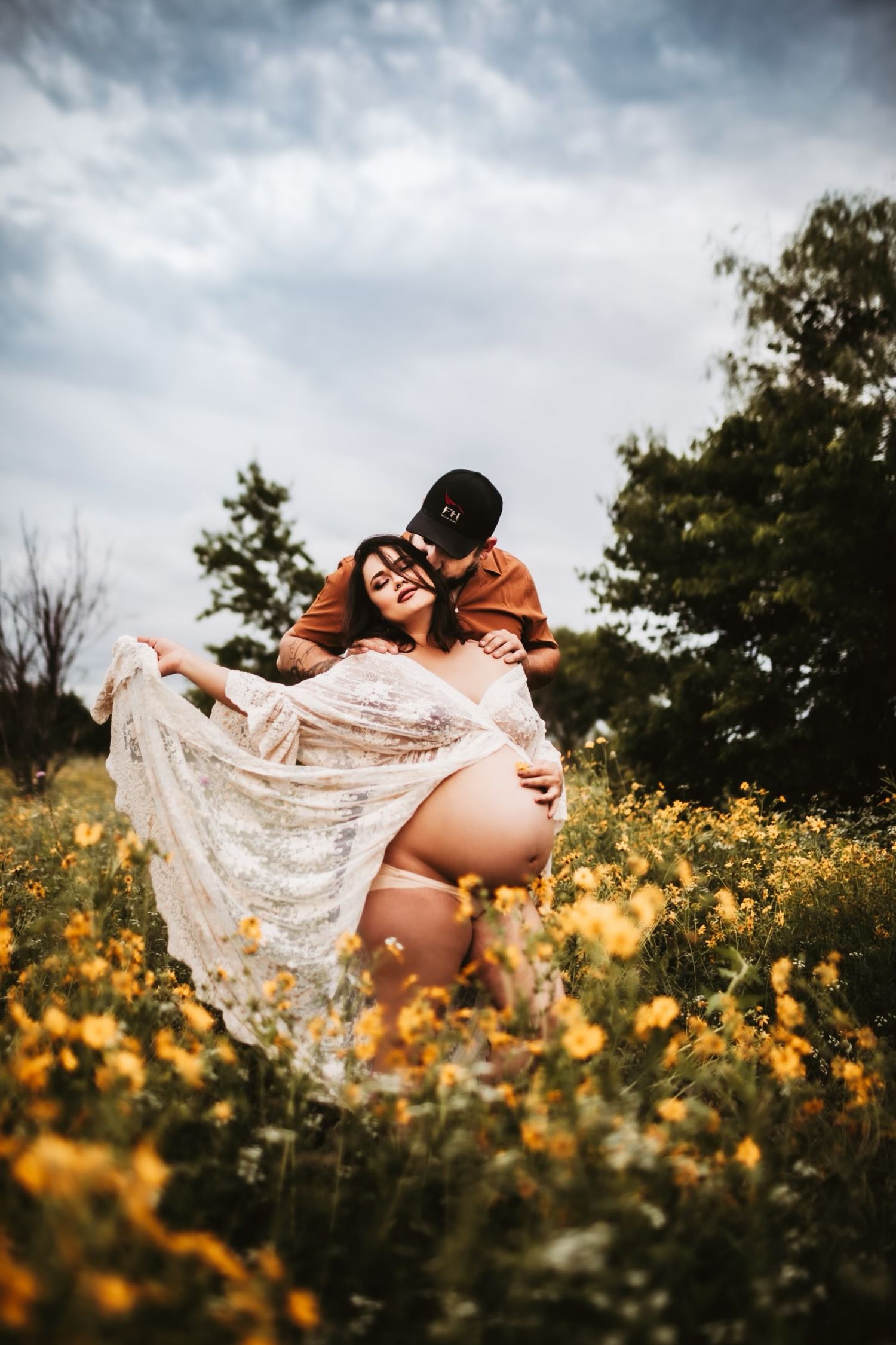 Michigan Based - Motherhood and maternity photographer.