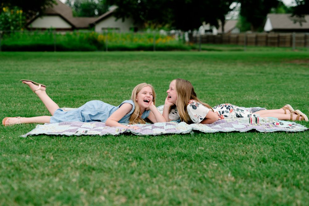 Giggling sisters Tulsa area Owasso Oklahoma Family Photographer