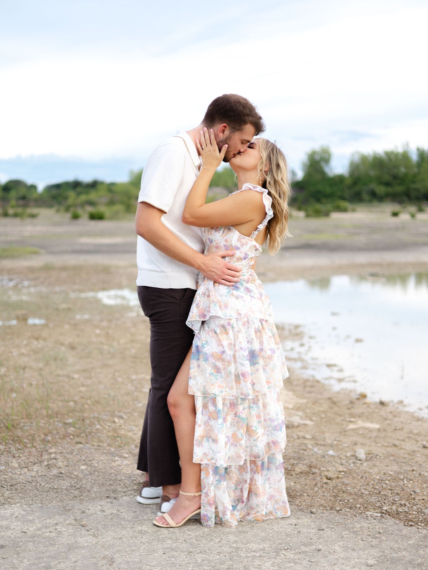 Wedding photographer located in Oxford, OH near Miami University.  Offering proposal pictures, engagement pictures and wedding pictures