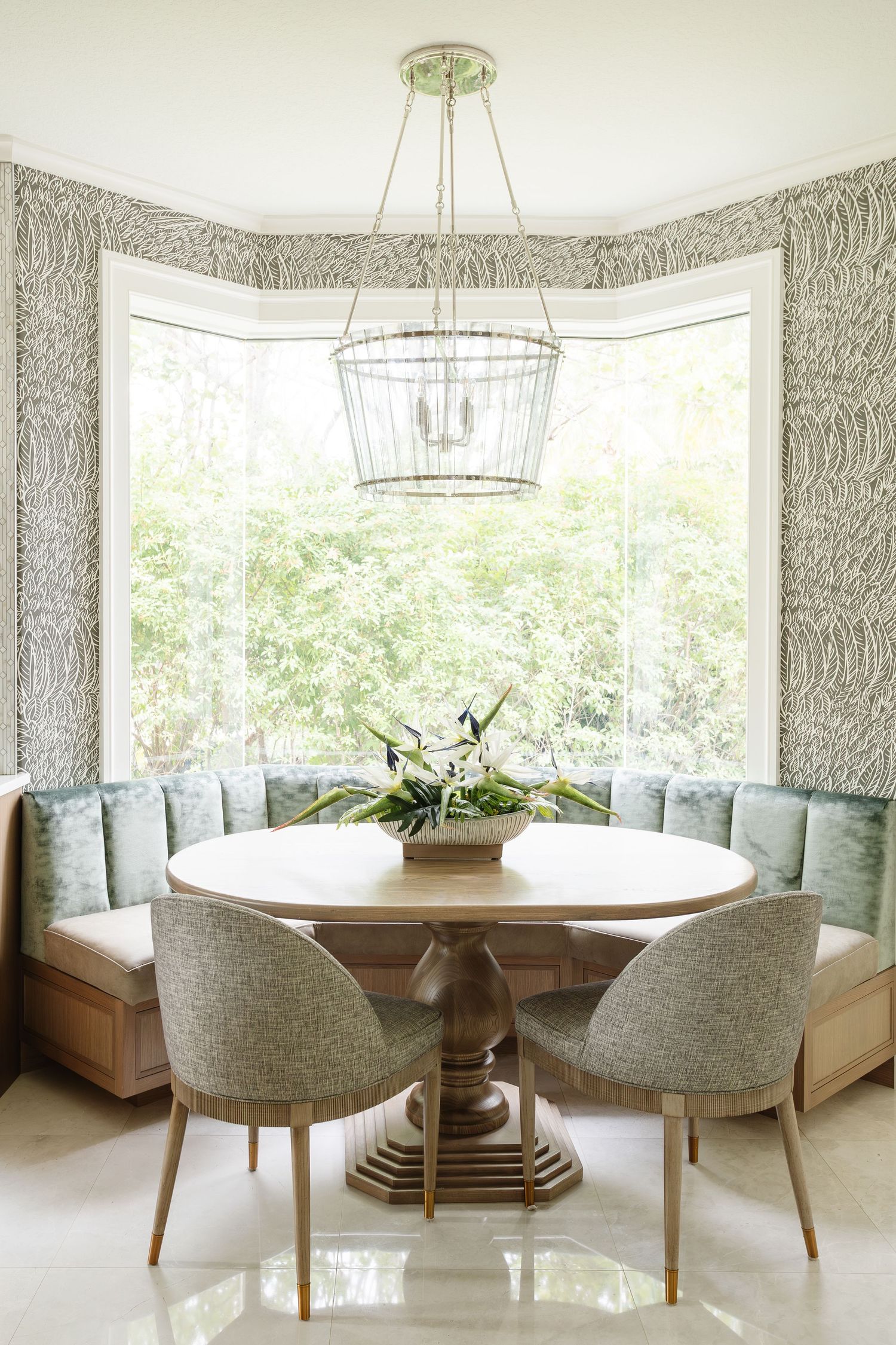 Tara Correa's photography focuses on capturing the architectural interiors of commercial and residential spaces.