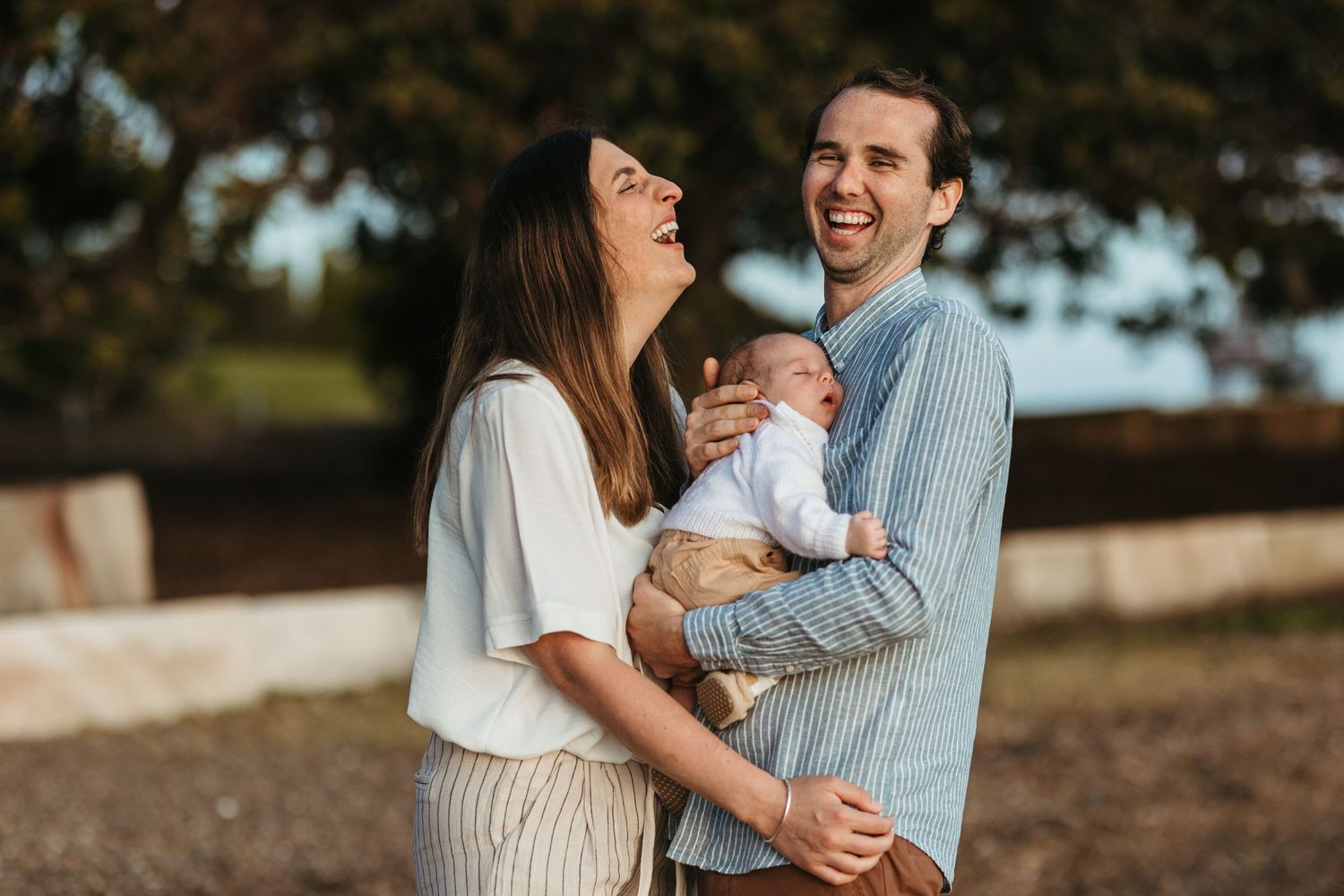 Newborn Baby and mum and dad at Newborn family Photoshoot in Lake Macquarie, Newcastle, Hunter Valley, New South Wales