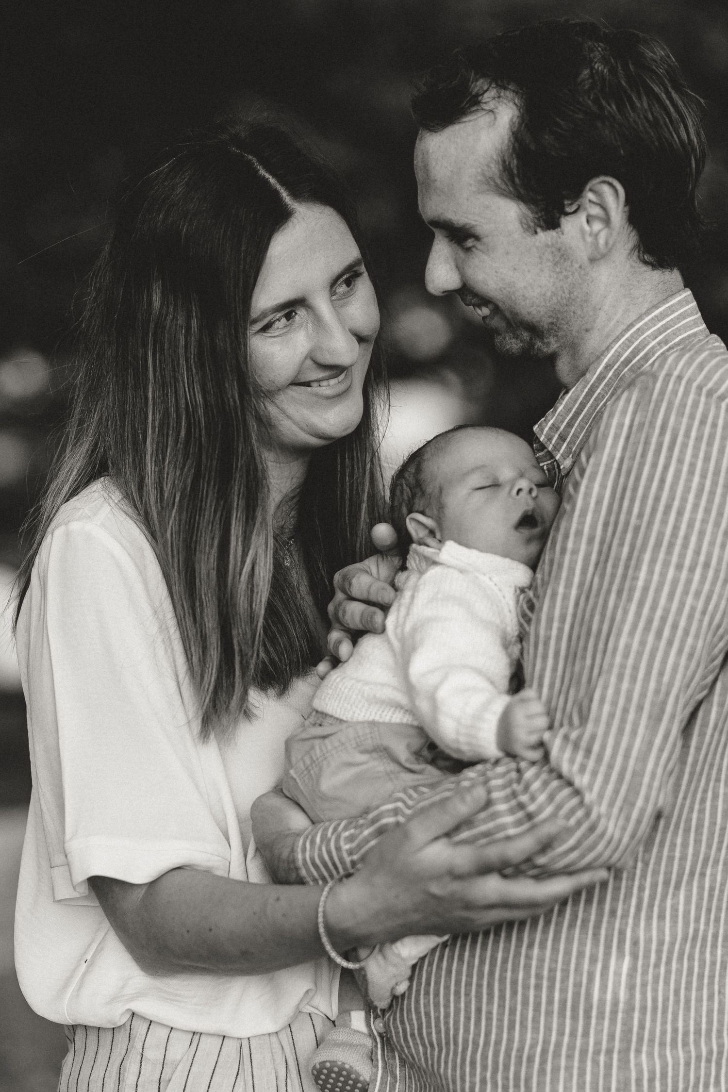Newborn Baby Mum and Dad at Newborn family Photoshoot in Lake Macquarie, Newcastle, Hunter Valley, New South Wales