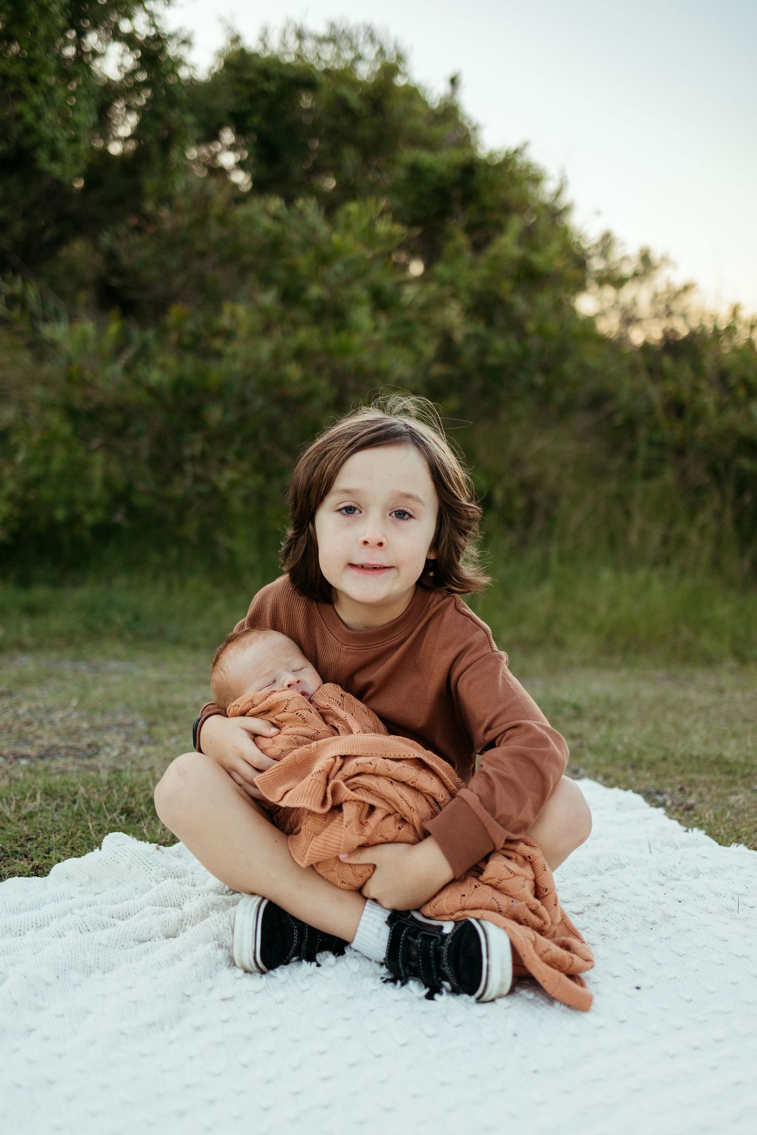 Newborn Baby and sibling at Newborn family Photoshoot in Lake Macquarie, Newcastle, Hunter Valley, New South Wales