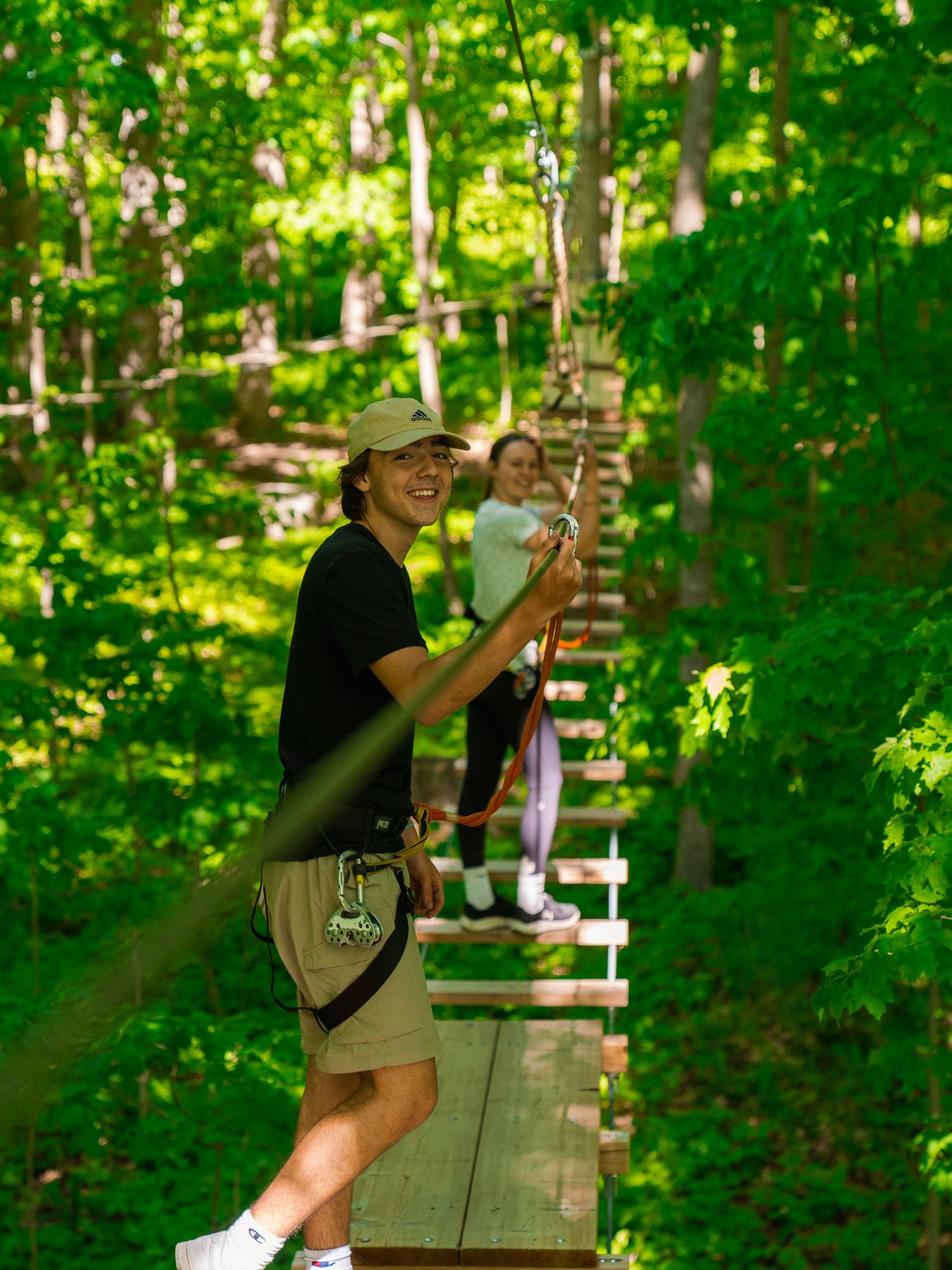 Extéria arbre en arbre parcours hébertisme famille amis parcours harnais tyrolienne corde sécurité Gaelle Tremblay