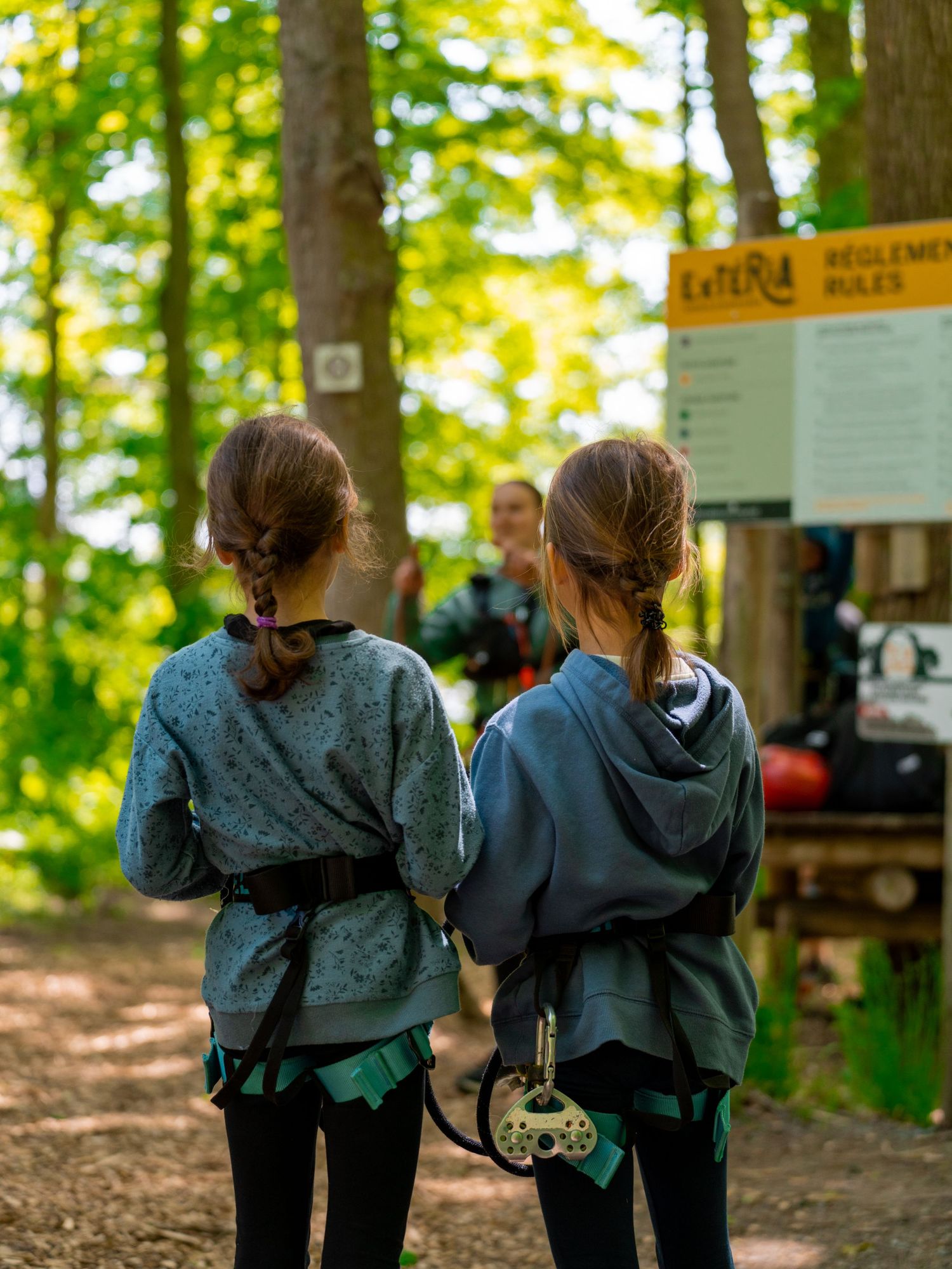 Extéria arbre en arbre parcours hébertisme famille amis parcours harnais tyrolienne corde sécurité Gaelle Tremblay