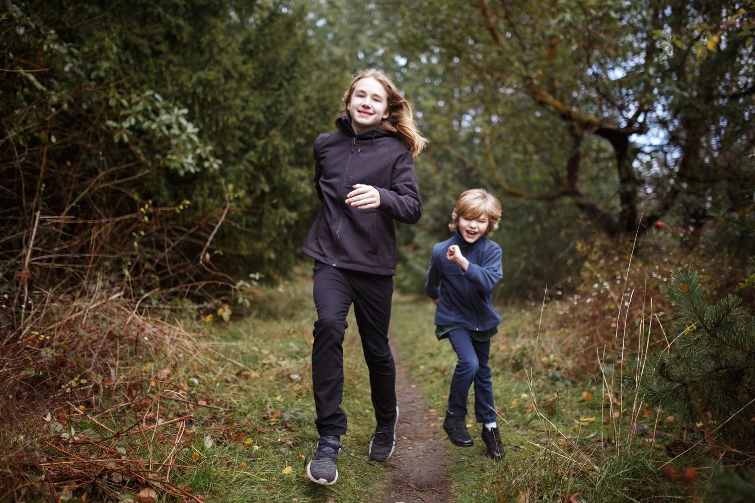 Everett Family photography: Two young boys running at their family photo session in Discovery Park