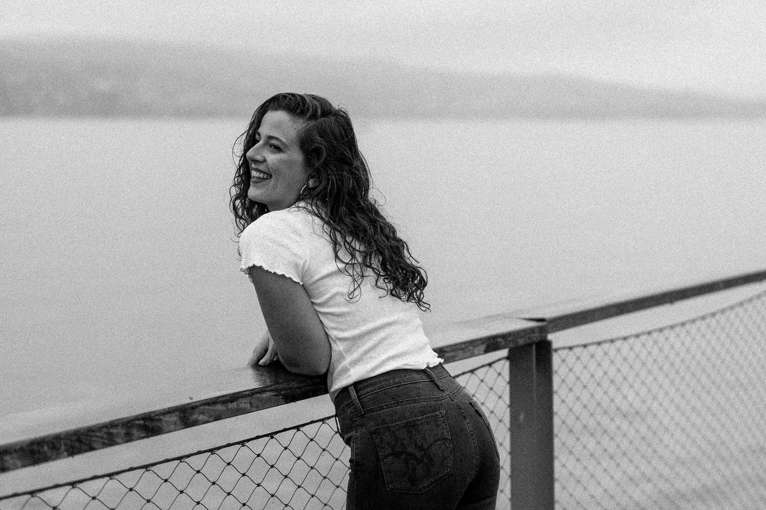 Personal branding an lifestyle photography: black and white photo of a young woman on a footbridge zurich switzerland morena diaz