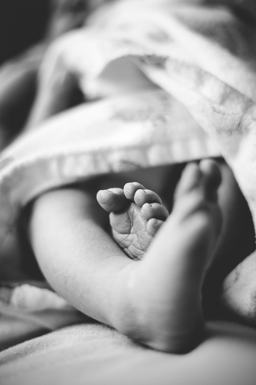 Newborn feet at Salina Regional Hospital during a fresh 48 session.