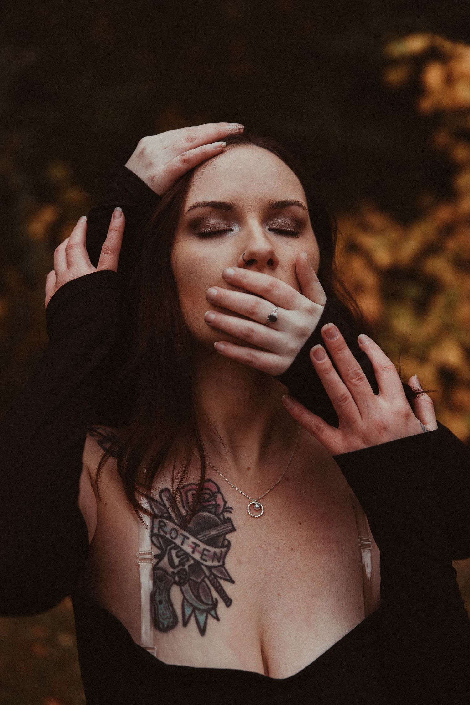 spooky photography in chicago illinois busse woods creative portraits with chicago models
