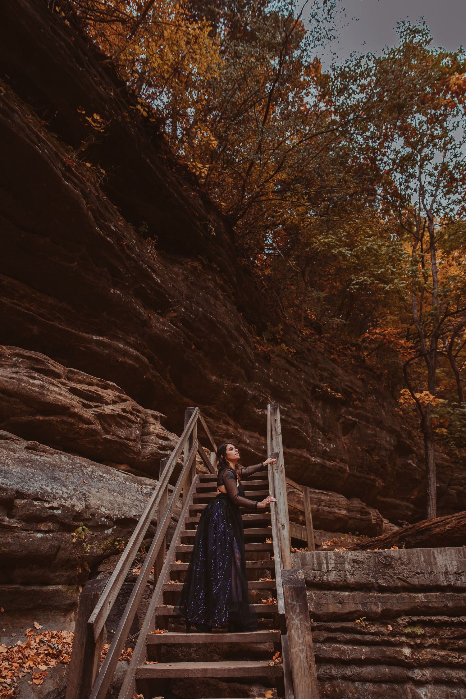 spooky photography in chicago illinois matthiessen state park creative portraits with model