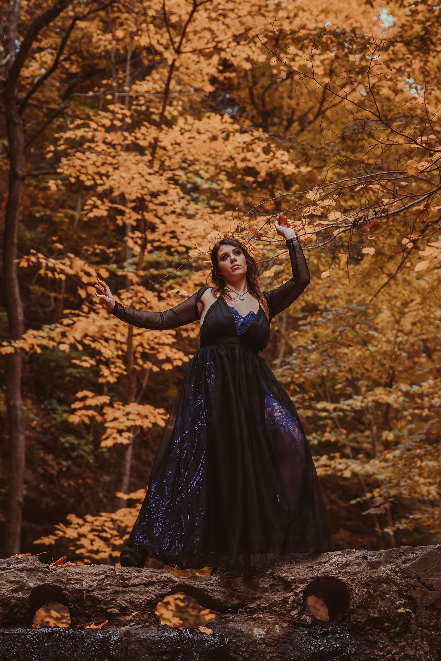 spooky photography in chicago illinois matthiessen state park creative portraits with model