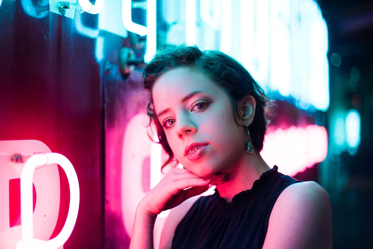 senior portraits at american sign museum creative lighting chicago