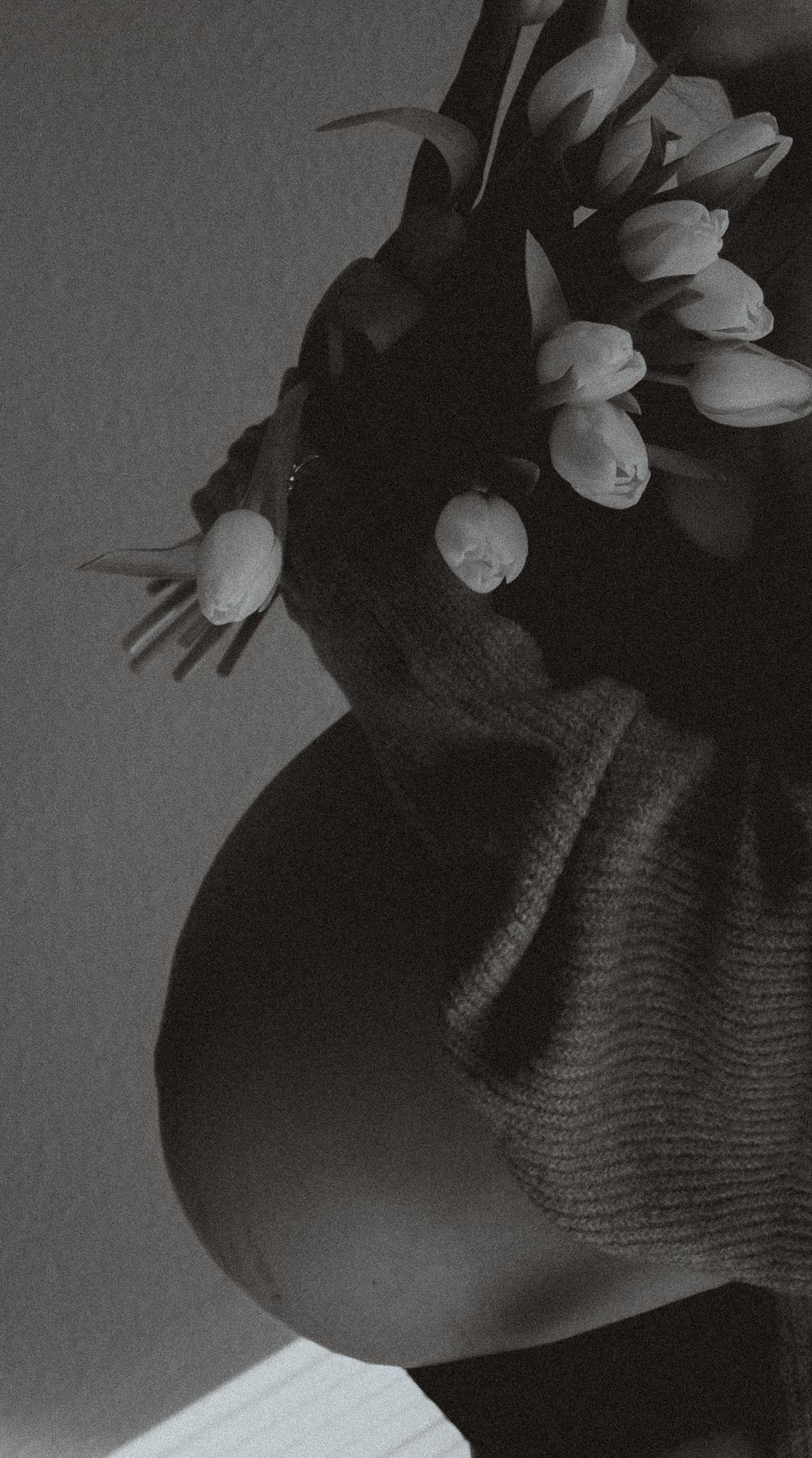 Photographe fribourg authentique naturel emotion maternité grossesse mariage grain vintage lumière noir et blanc portraits mini session