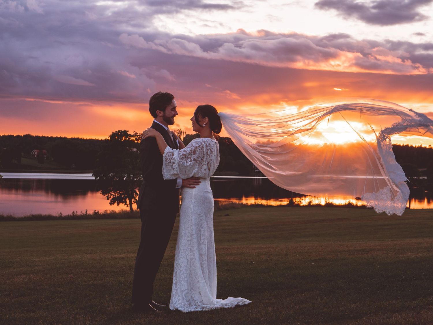 bröllop, Grytsbergs säteri, solnedgång, bröllopsfoto, bröllopsfotograf, Marcela Diaz, porträttfoto, kärlek, bröllop
