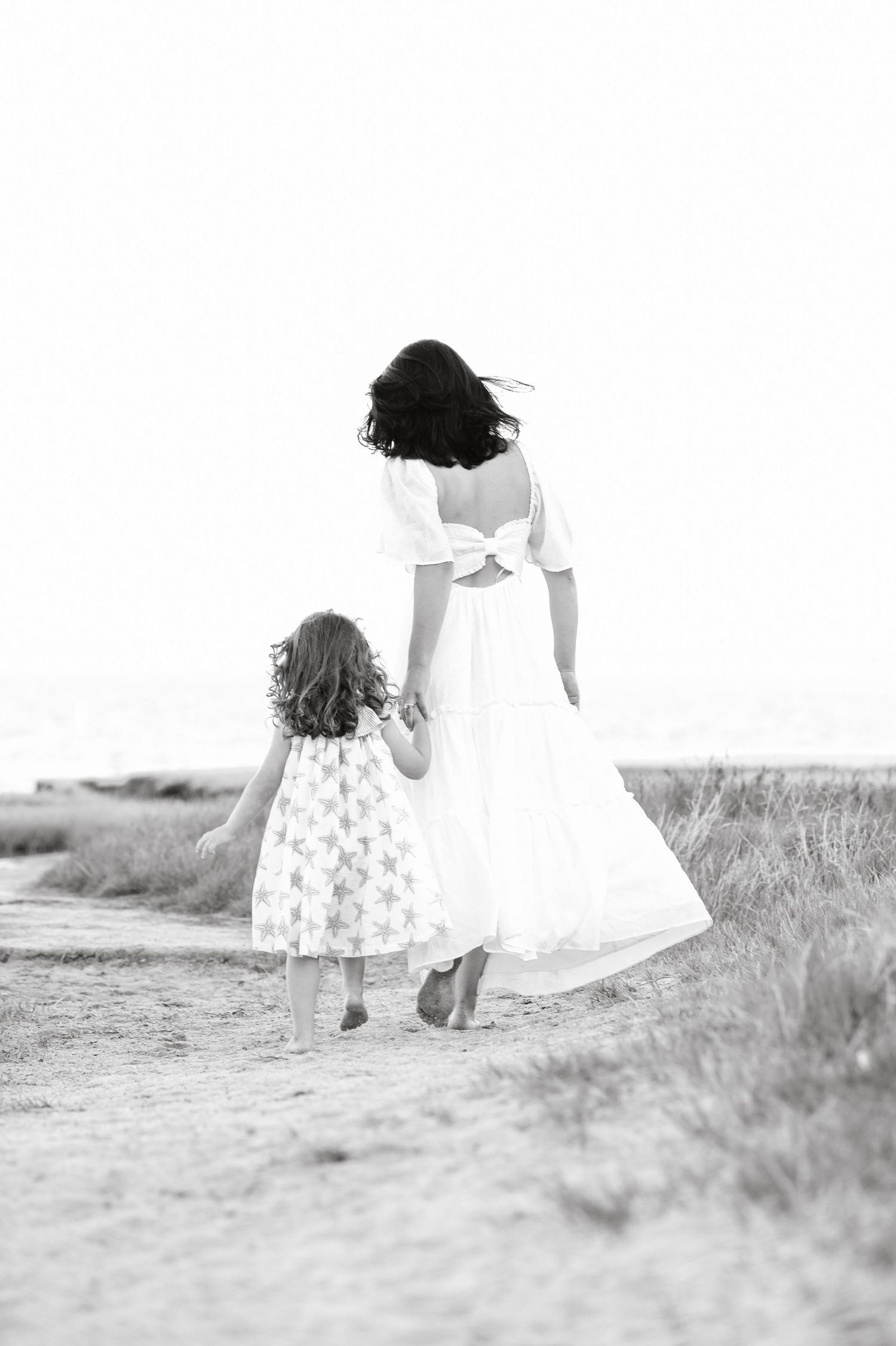 Duxbury, MA  b&w family beach portraits by Heidi Harting Photography