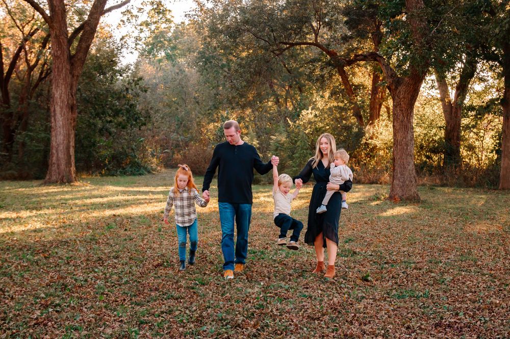 Family having fun photographer for Coal Creek Farm in Jenks Tulsa Oklahoma