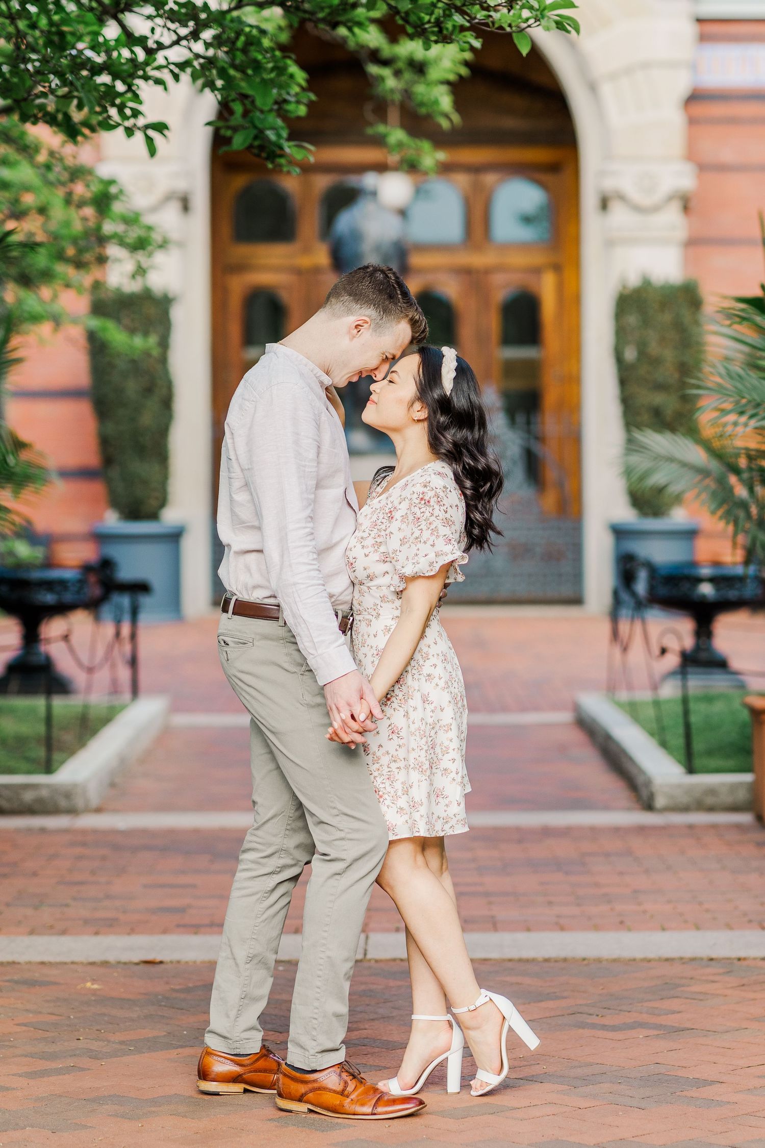 MOONGATE GARDEN WASHINGTON DC ENGAGEMENT PICTURES