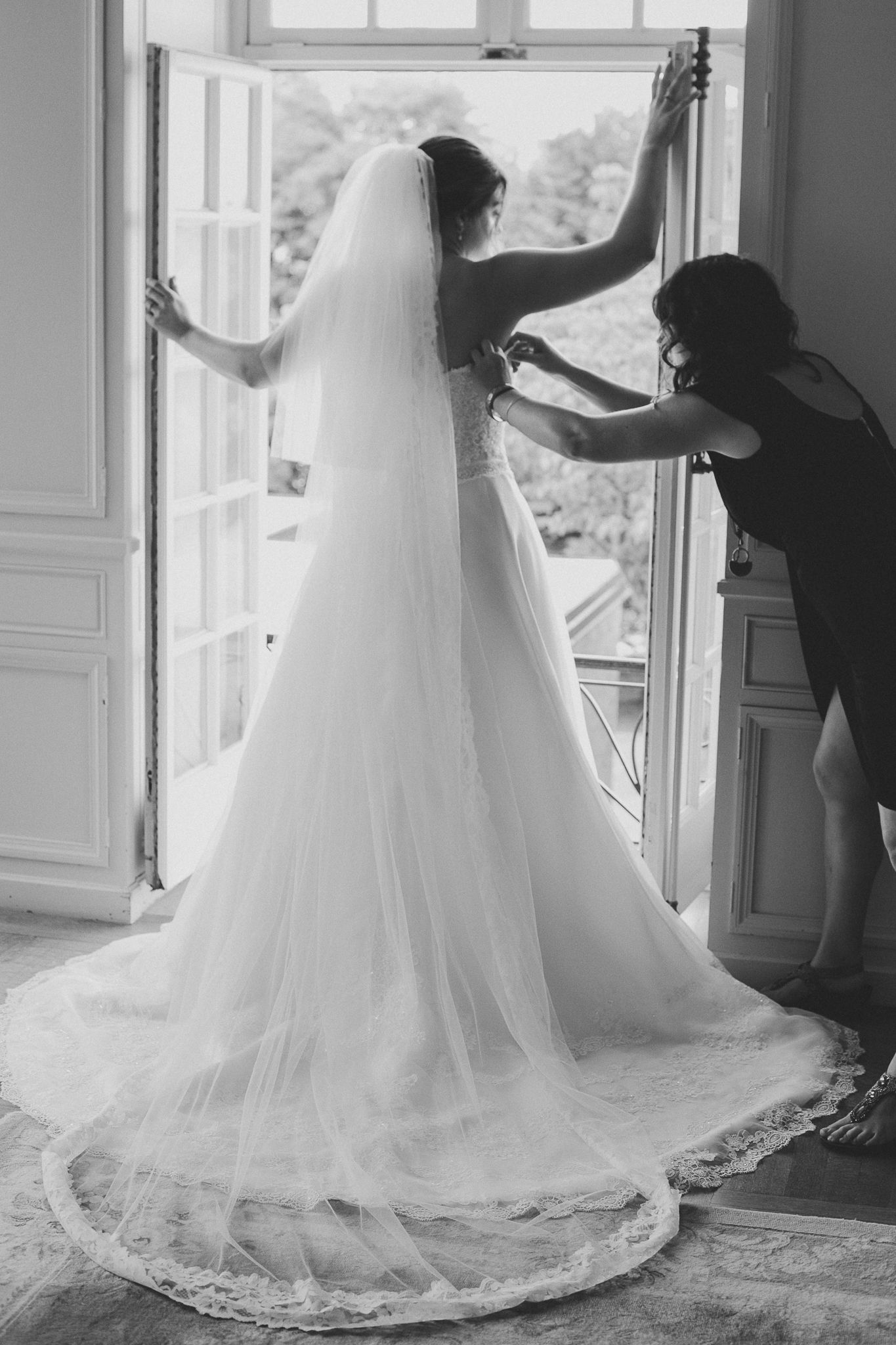 Behind-the-scenes photo of photographer Olivia Gird at a Glen Manor wedding in Rhode Island.