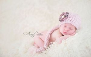 Melbourne Newborn baby in sleepy newborn pose. Melbourne best newborn photographer. Best baby photo photography. Affordable family photos.