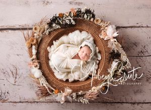 Melbourne Newborn baby in sleepy newborn pose. Melbourne best newborn photographer. Best baby photo photography. Affordable family photos.