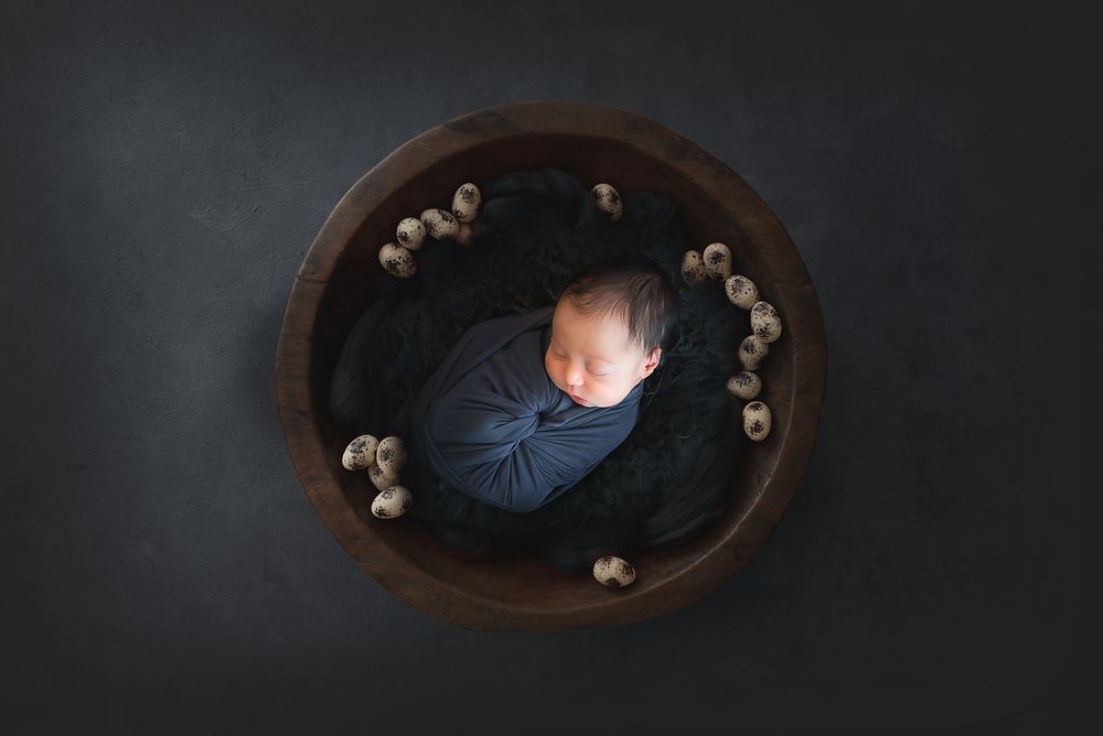 Melbourne Newborn baby in sleepy newborn pose. Melbourne best newborn photographer. Best baby photo photography. Affordable family photos.