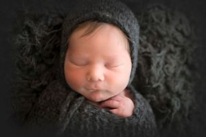 Melbourne Newborn baby in sleepy newborn pose. Melbourne best newborn photographer. Best baby photo photography. Affordable family photos.