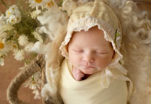 Melbourne Newborn baby in sleepy newborn pose. Melbourne best newborn photographer. Best baby photo photography. Affordable family photos.