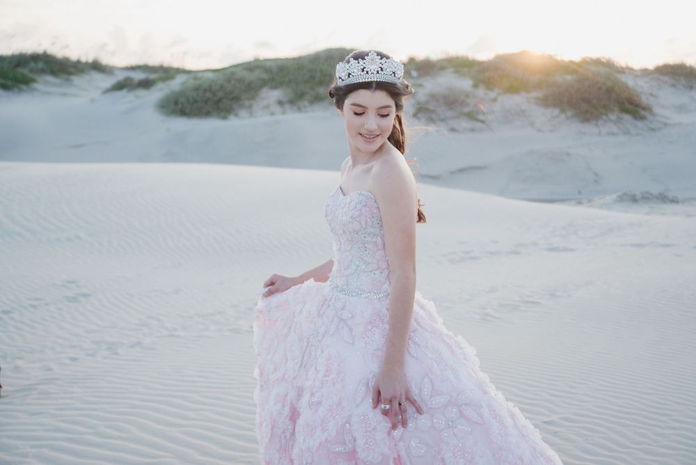 quinceanera photo shoot. girl looking down posing. south padre island. Texas. Wedding photography