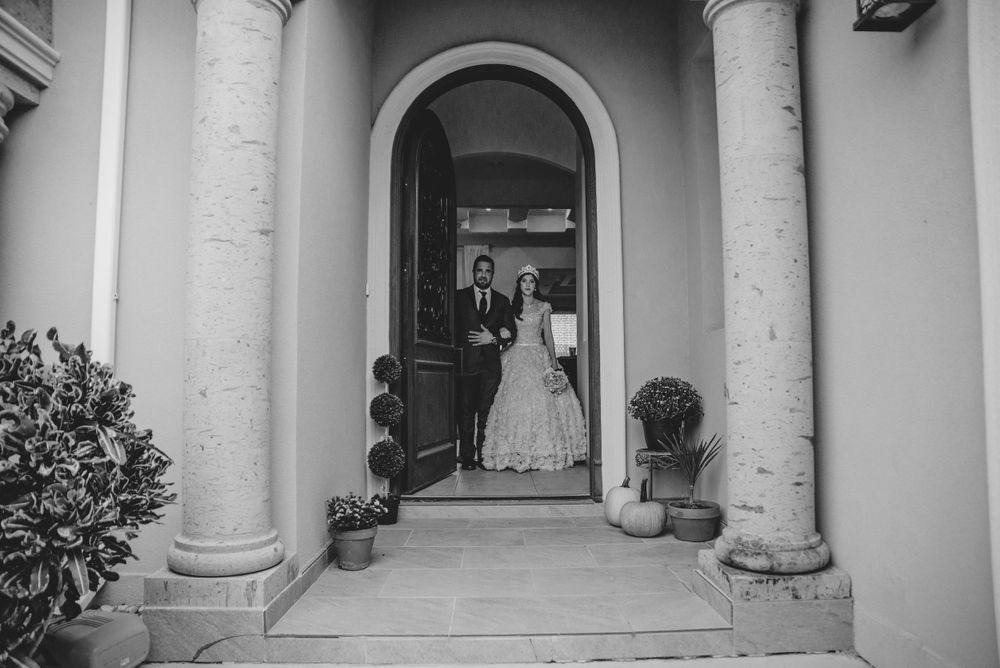 girl leaving her house to the venue. Verona Event Center. Pharr, Texas. Wedding photography