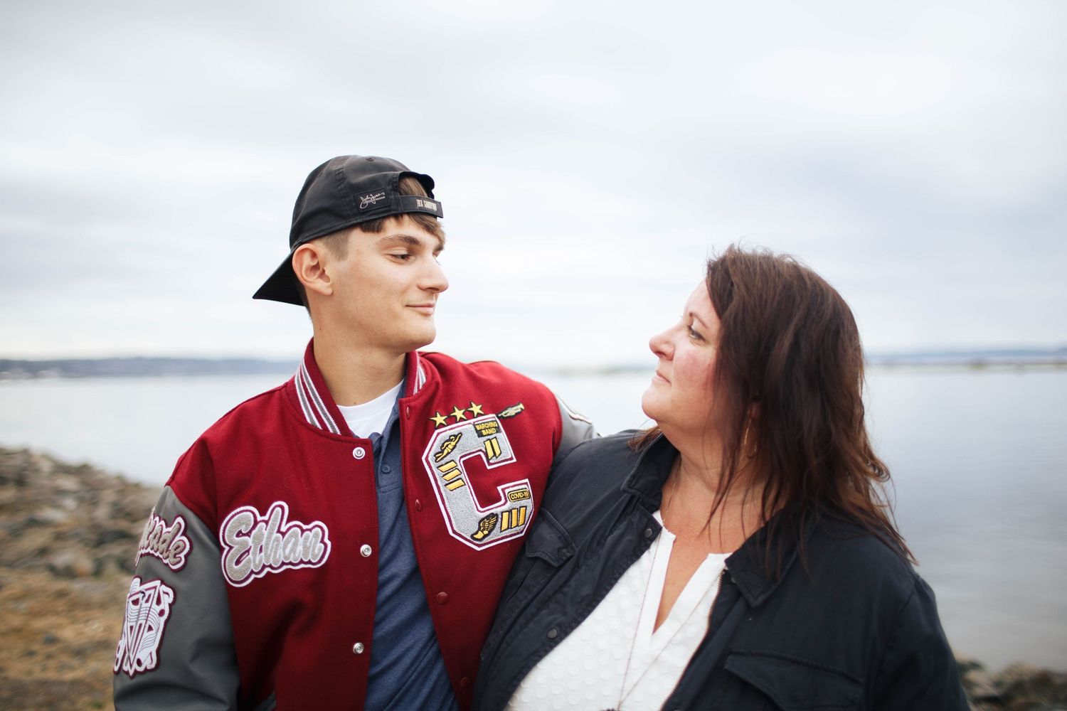 Everett senior photography: A highschool Senior with his mother at Boxcar Park in Everett