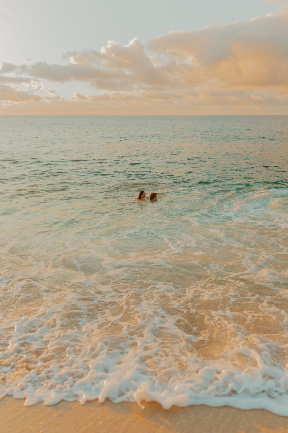 Oahu Couples Photographer | Oahu Wedding Photographer | Hawaii Wedding Photographer | Oahu Engagement photoshoot