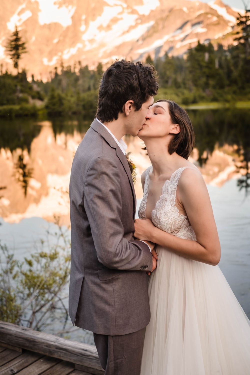 Washington elopement photographer washington wedding photographer north cascades photographer