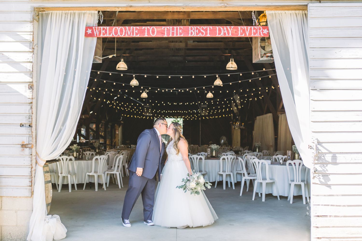 strathearn historical park wedding barn wedding photos wedding photographer