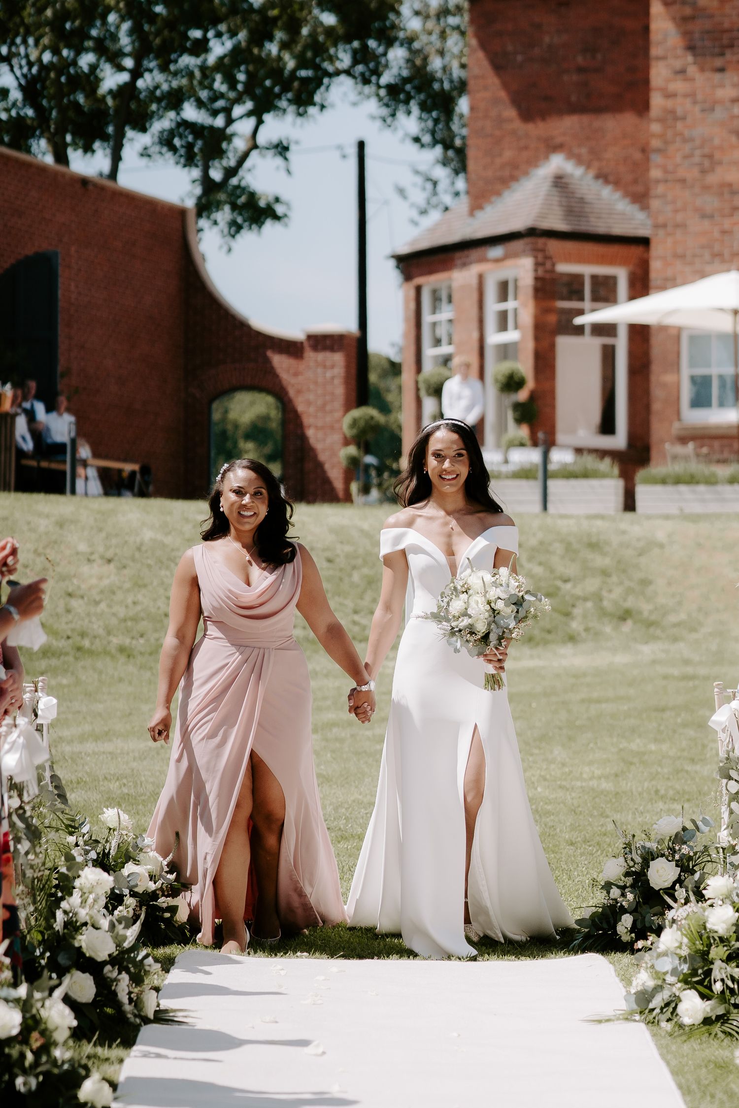 bride-coming-down-aisle-stockton-house-outdoor-wedding-ceremony