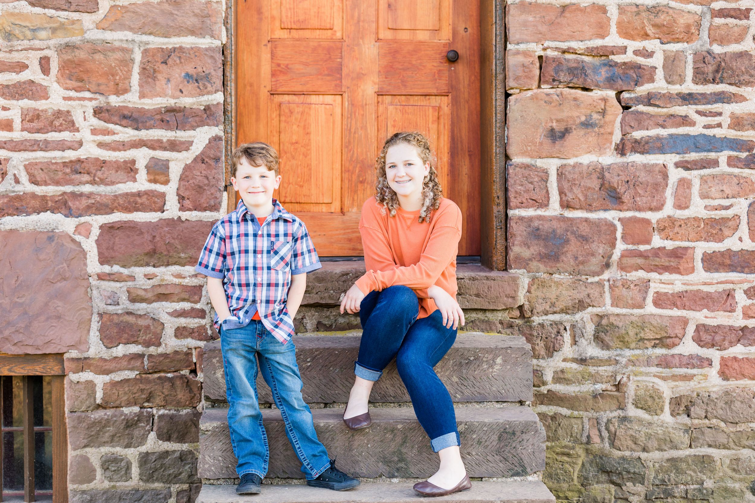 Brother and sister posing on stairs at Stone House at Manassas Battlefield