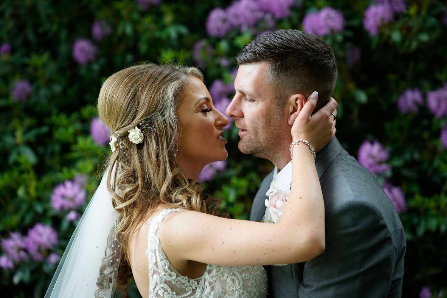 wedding couple romantic kiss