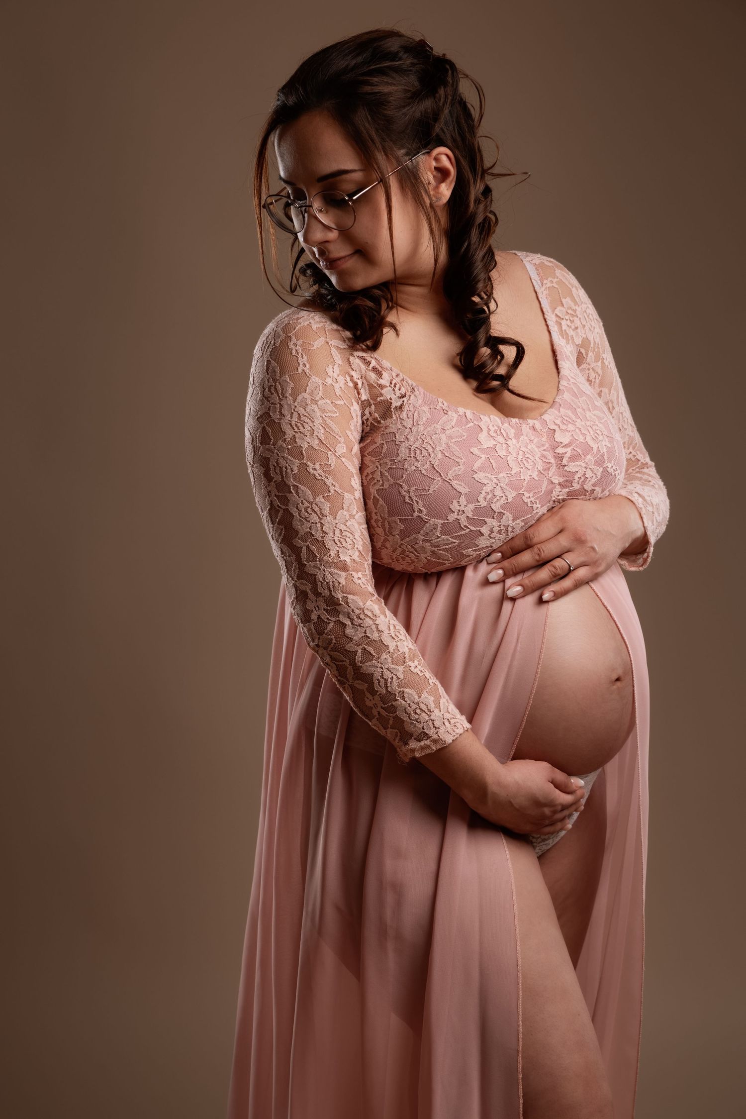 Photo grossesse studio à Neuchâtel – Un souvenir éternel de cette période magique avant l’arrivée de votre bébé