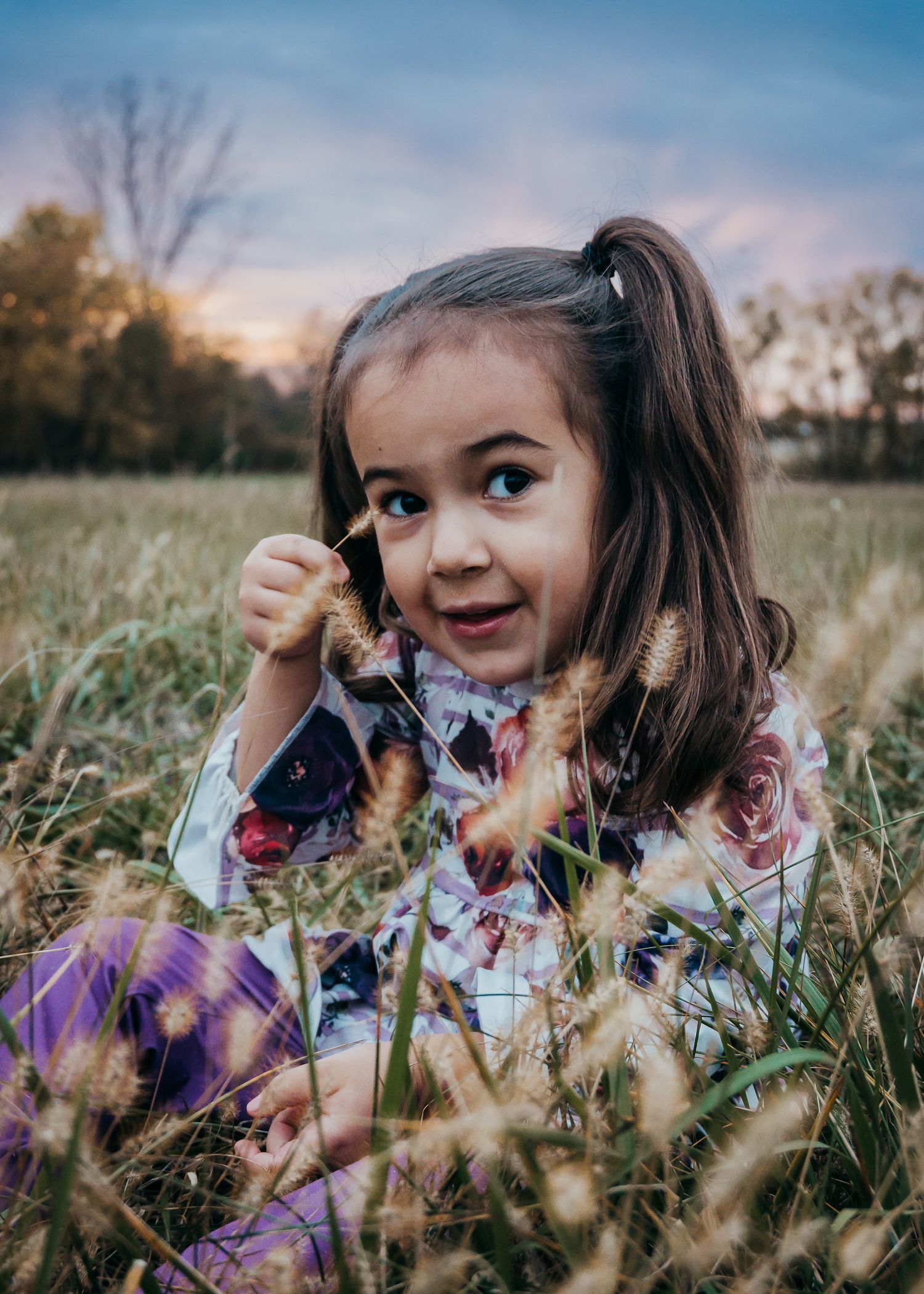 Kiddo doing makeup with grass