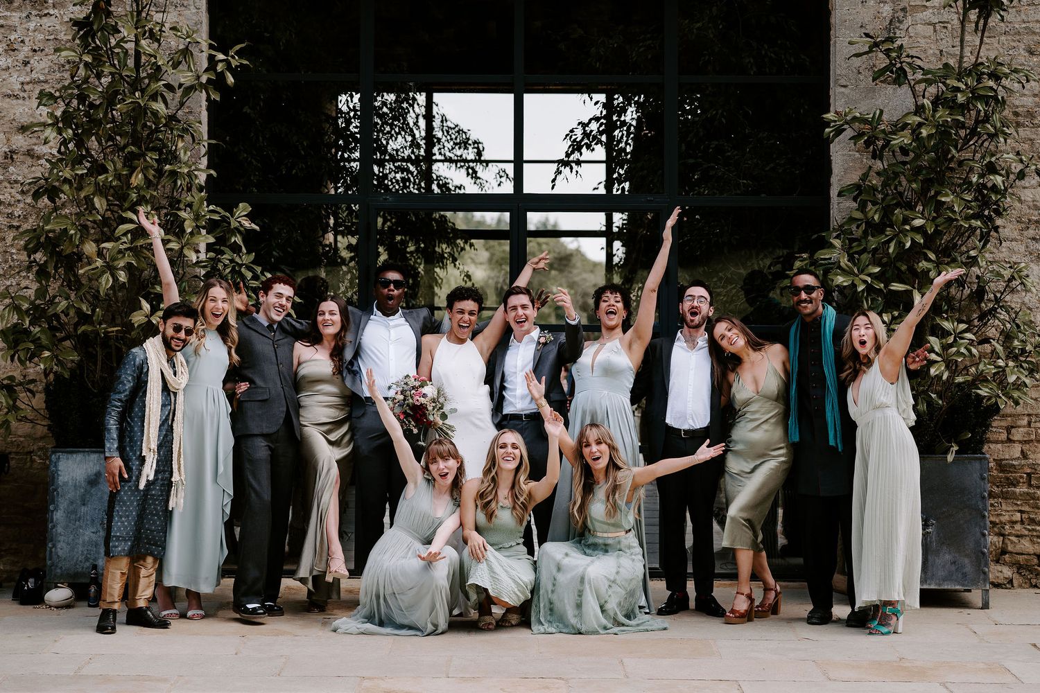 bride-and-groom-bridesmaids-groomsmen-old-gore-yardspace-events-wedding-group