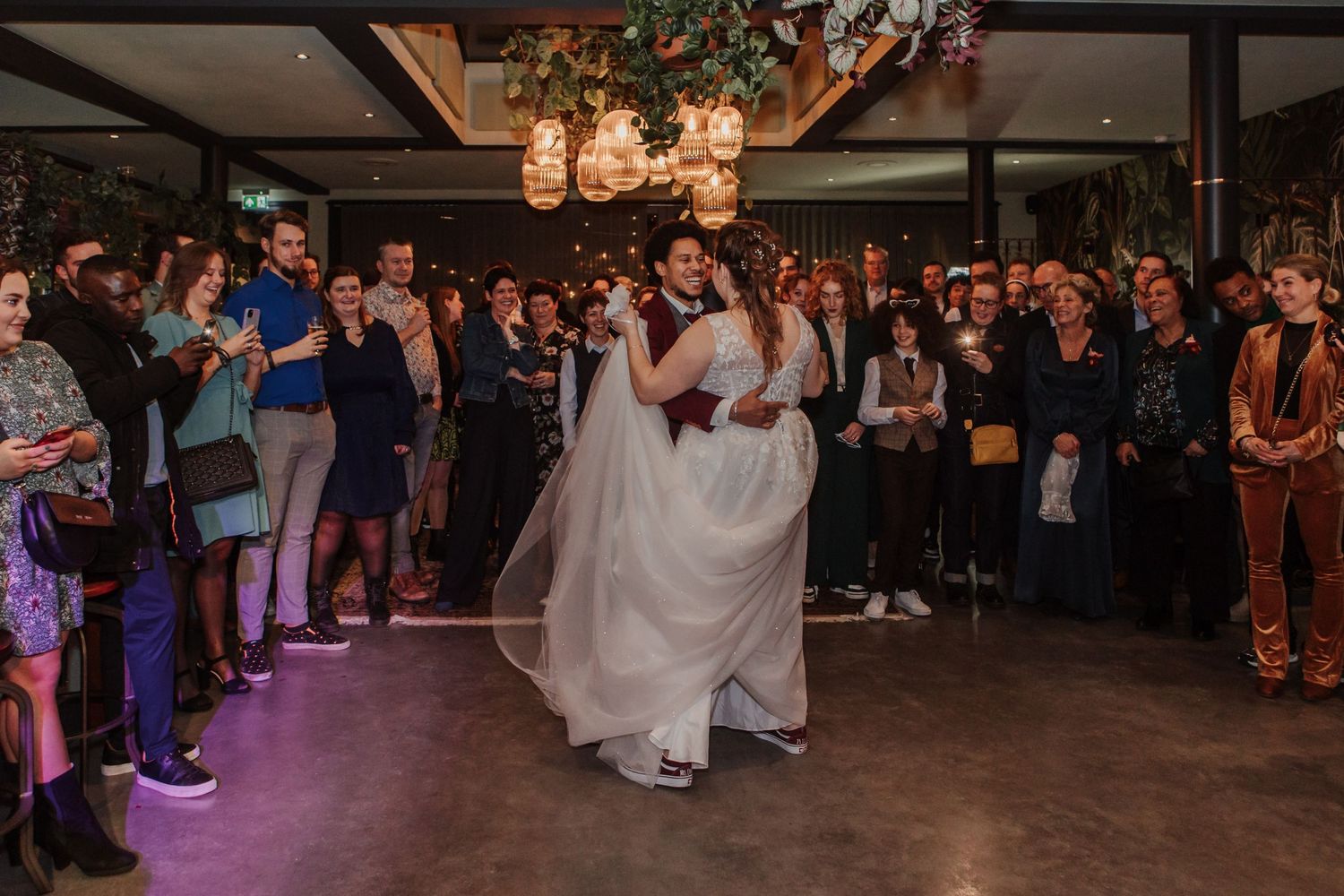 Kyra Trouw Fotografie | Puur, verhalend & liefdevol | Openingsdans | Feest | Trouwfeest | Bruiloft | Wedding party