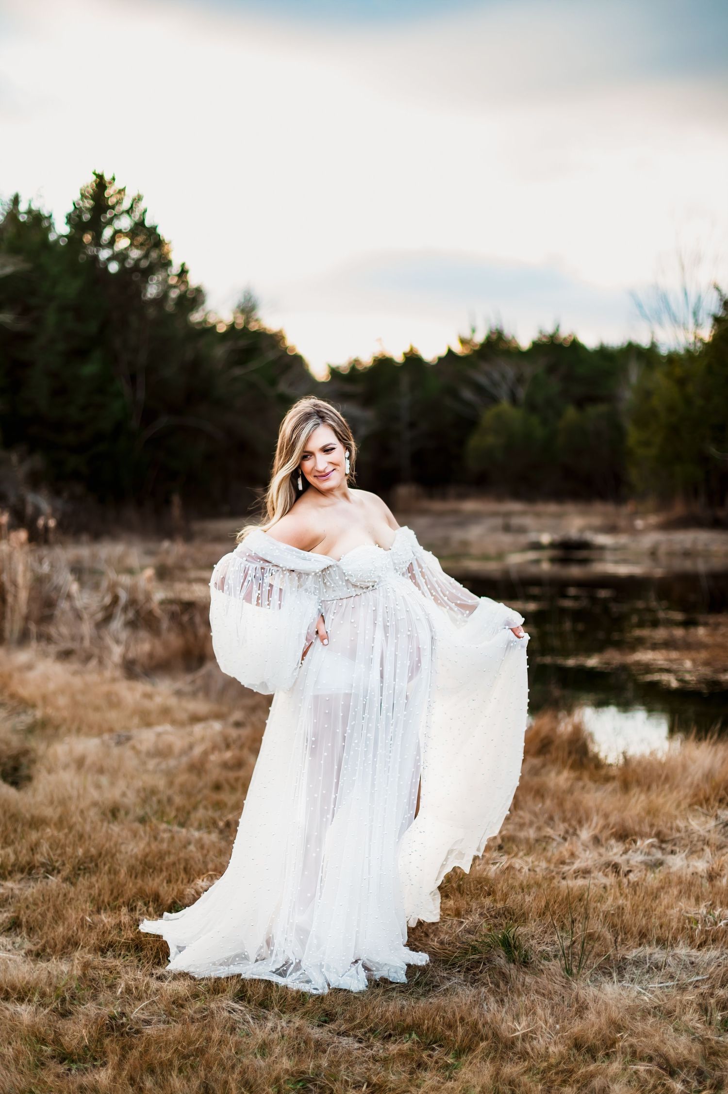5 Reasons to book a maternity session with Gray Mornings Photography,