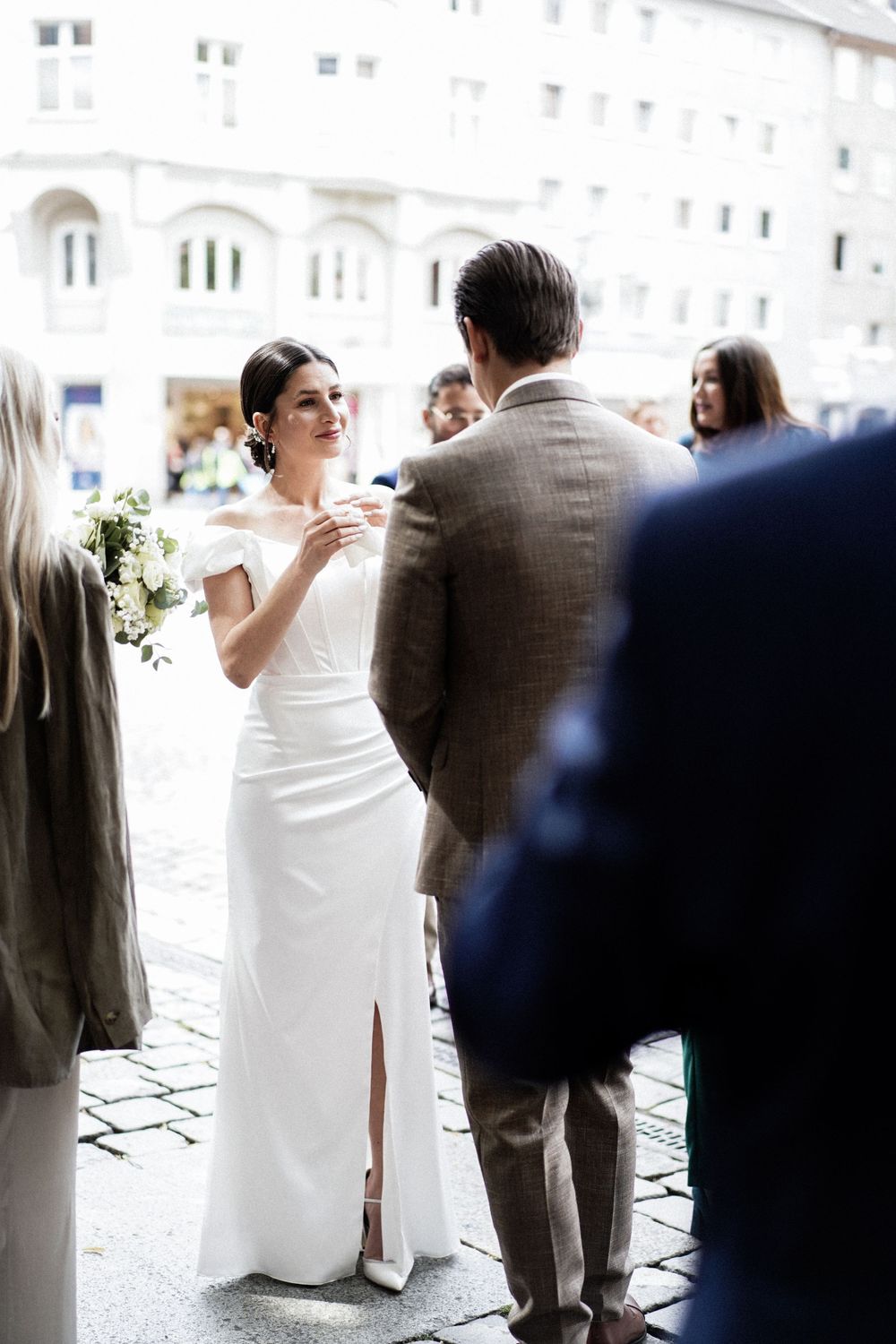 Standesamtliche Trauung Heiraten in Wuppertal Hochzeit in Wuppertal Hochzeitsfotograf emotional natürlich nah Brautpaar