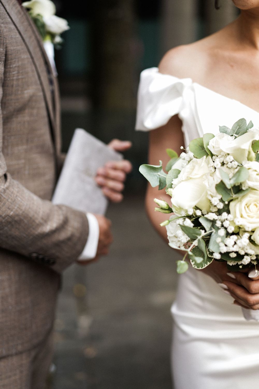 Standesamtliche Trauung Heiraten in Wuppertal Hochzeit in Wuppertal Hochzeitsfotograf emotional natürlich nah Brautpaar