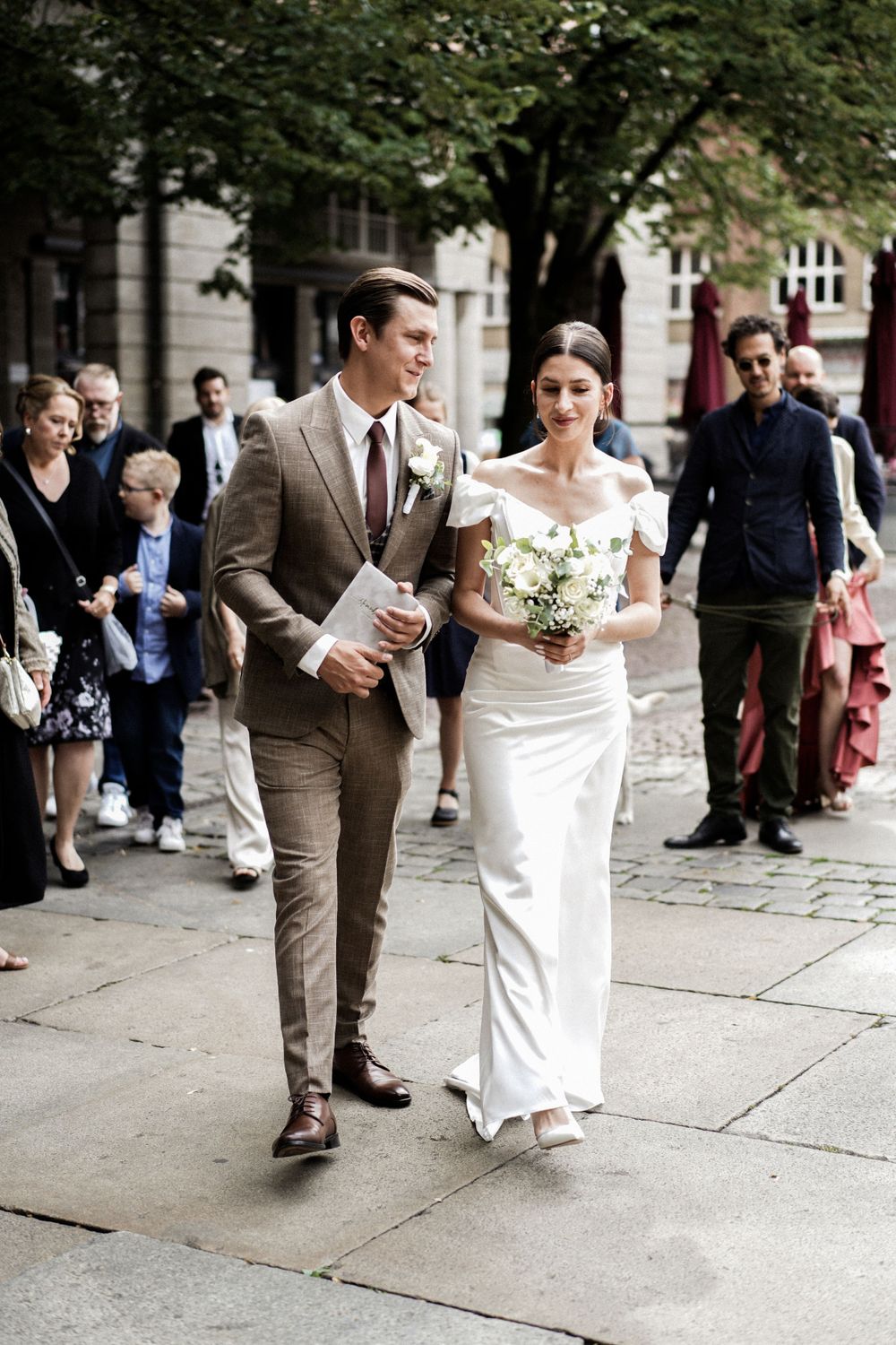 Standesamtliche Trauung Heiraten in Wuppertal Hochzeit in Wuppertal Hochzeitsfotograf emotional natürlich nah Brautpaar