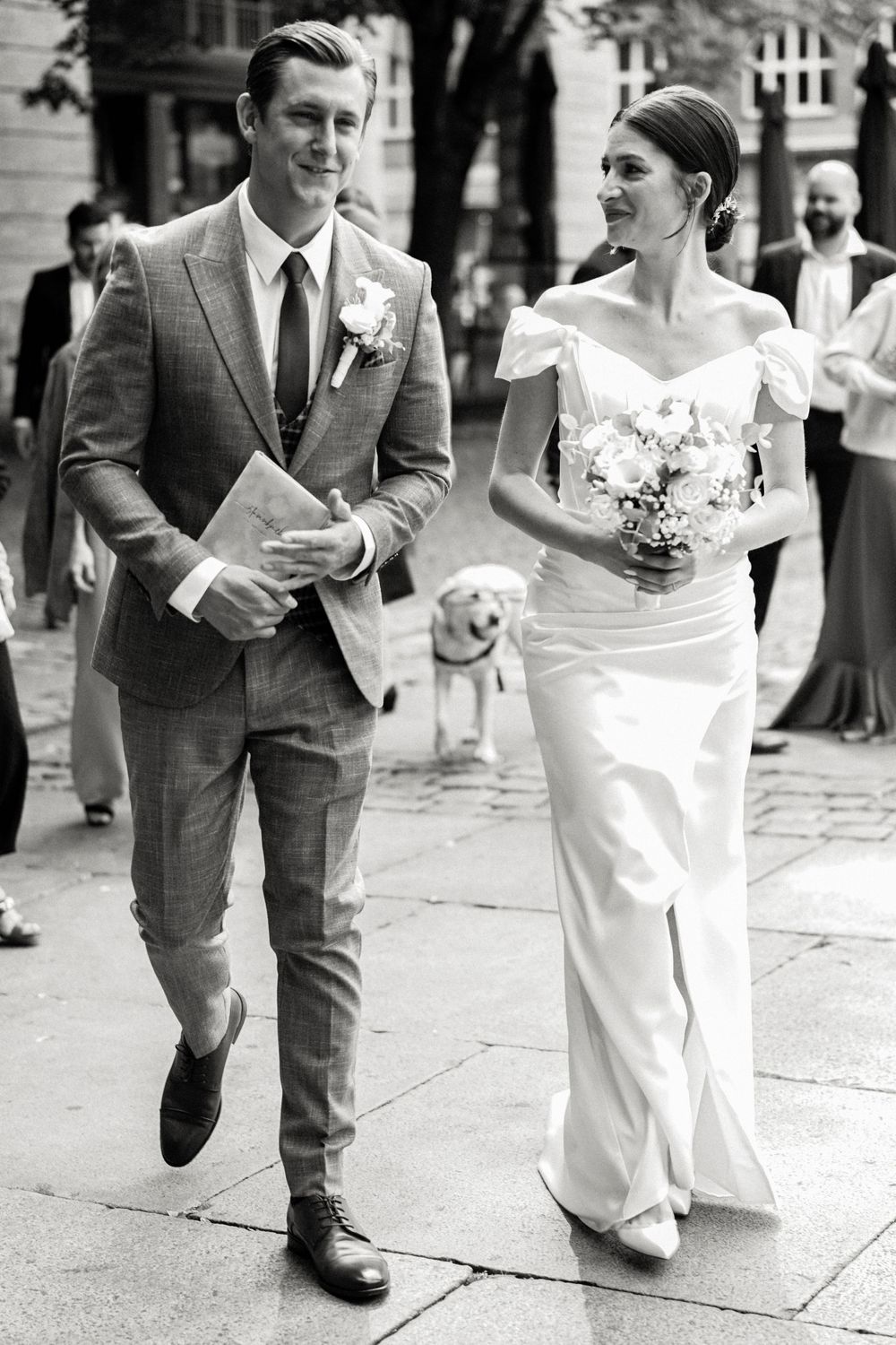 Standesamtliche Trauung Heiraten in Wuppertal Hochzeit in Wuppertal Hochzeitsfotograf emotional natürlich nah Brautpaar