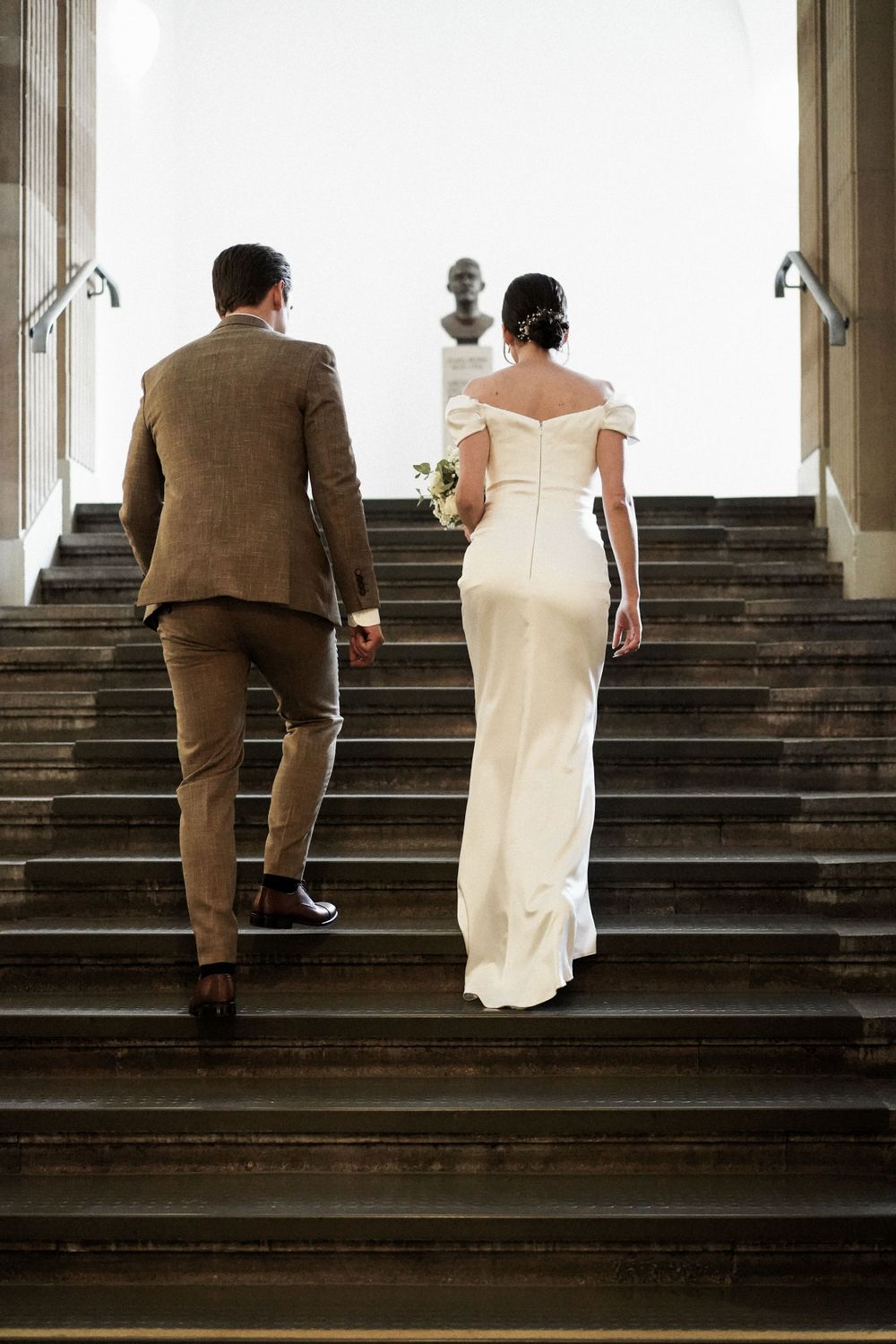 Standesamtliche Trauung Heiraten in Wuppertal Hochzeit in Wuppertal Hochzeitsfotograf emotional natürlich nah Brautpaar