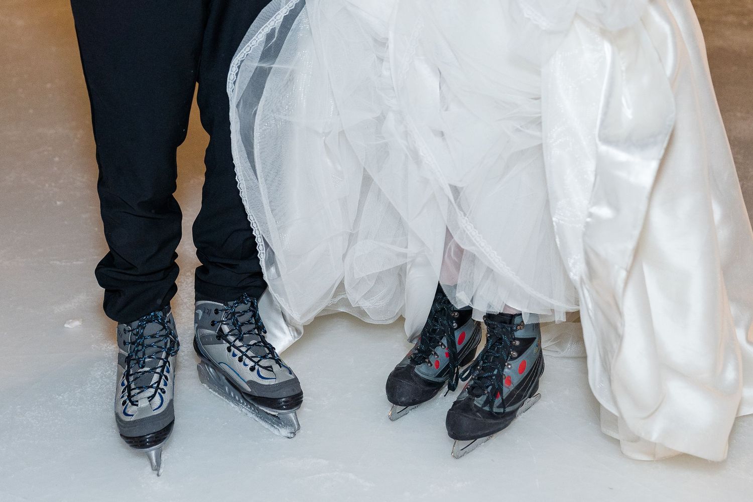 bride and groom wedding photographer ice skating red arrow park just married milwaukee wisconsin photographer kenosha