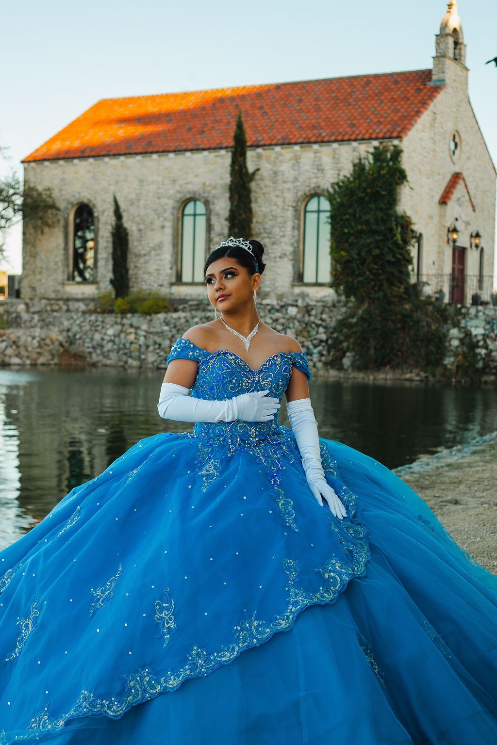 A Cinderella quincenera themed photoshoot is set in Mckinney, Texas by one of Dallas, Texas premier xv anos photographer
