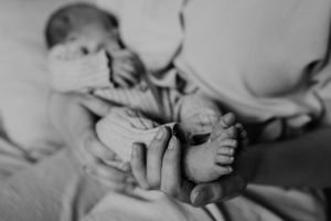 baby tijdens newbornshoot